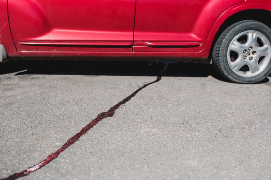 De l'eau sous la voiture : faut-il s'en inquiéter ?