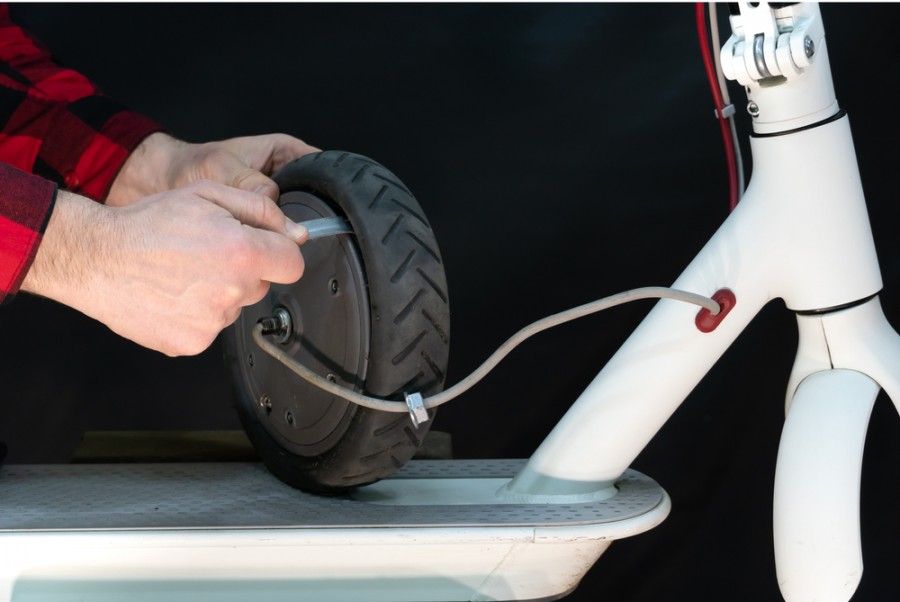 Pneus de trottinette : comment les changer correctement ?