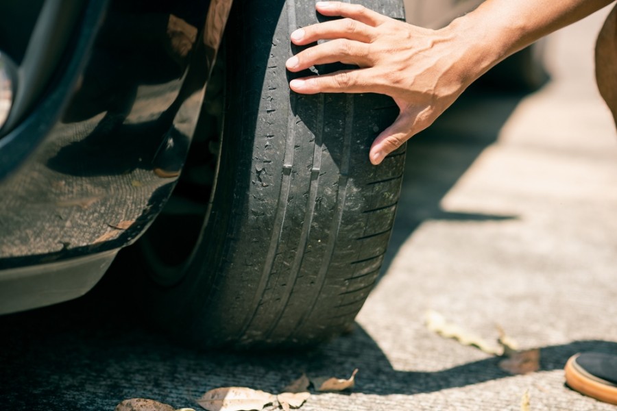 Quels sont les risques de rouler avec des pneus usagés en covoiturage ?